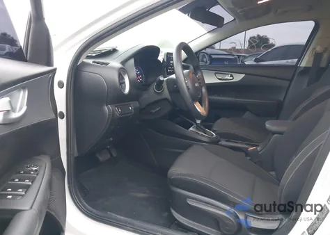 2022 Kia Forte Lxs z USA, uszkodzony, nr VIN 3KPF24AD2NE468629